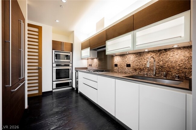 Building Photo - 3750 S Las Vegas Blvd