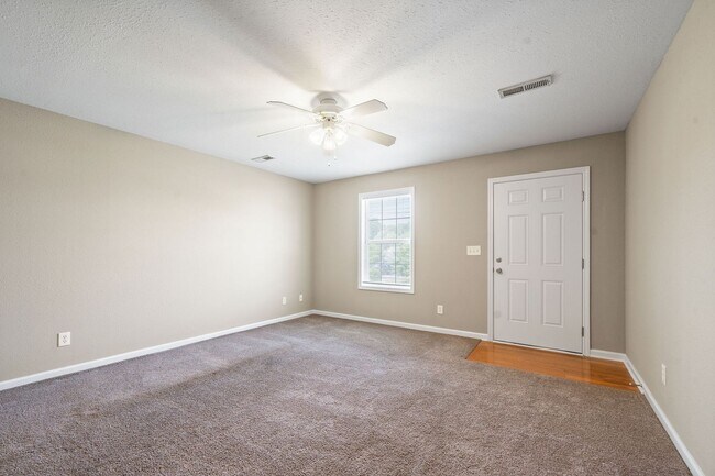 Building Photo - 508 Luxury Dr