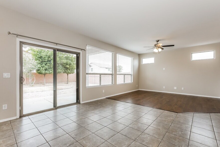 Building Photo - 9913 E Emelita Ave