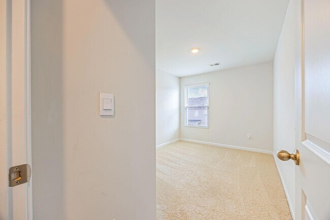 Building Photo - 5438 Thrasher Ln