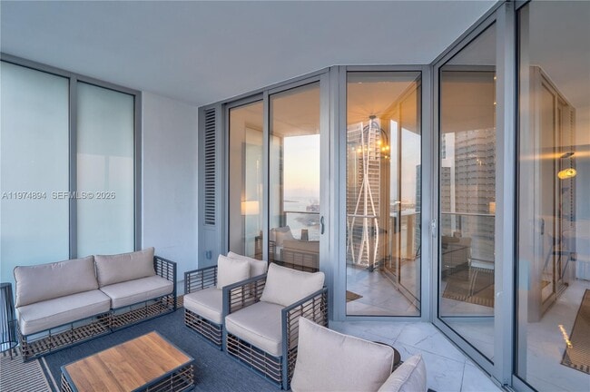 Building Photo - 851 NE 1st Ave