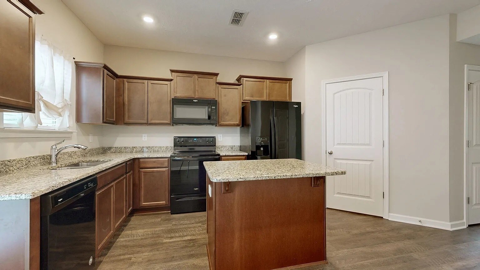 Building Photo - 4110 Saddlecreek Way