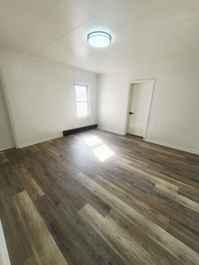 Building Photo - 564 Haller St