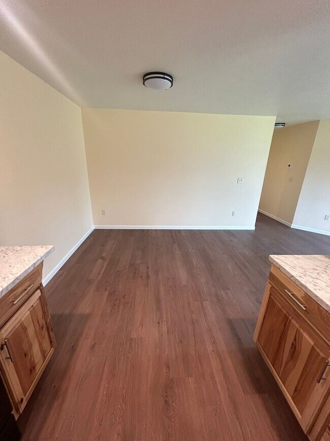 Building Photo - Beautiful 3 bed, 2 bath Hamilton home