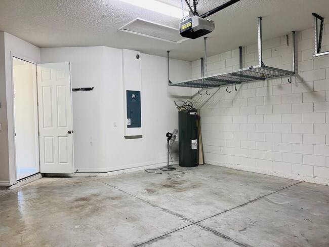 Building Photo - 537 Red Rose Ln