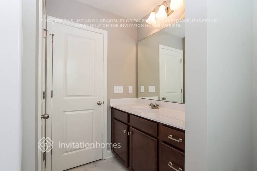 Building Photo - 5318 Roberta Crossing Dr