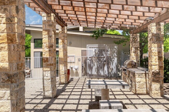 Building Photo - 2733 Dulce Ln