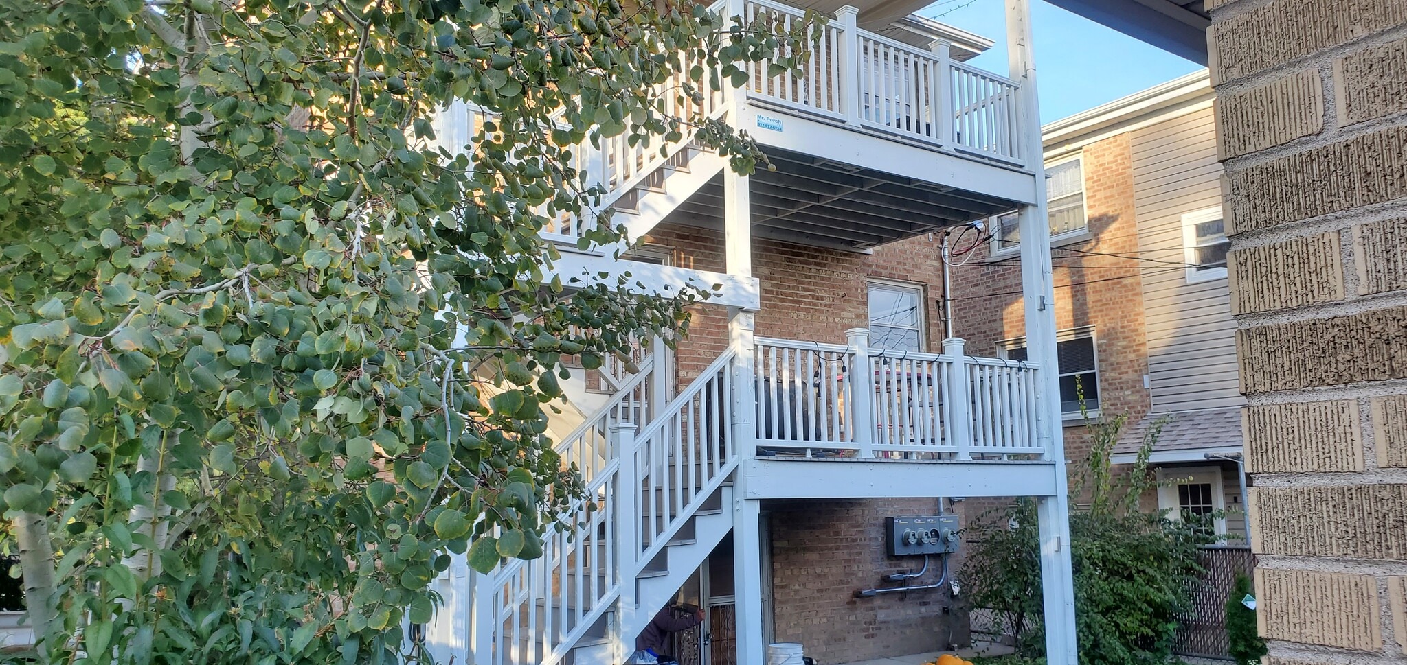 Building Photo - 6853 W Leland Ave