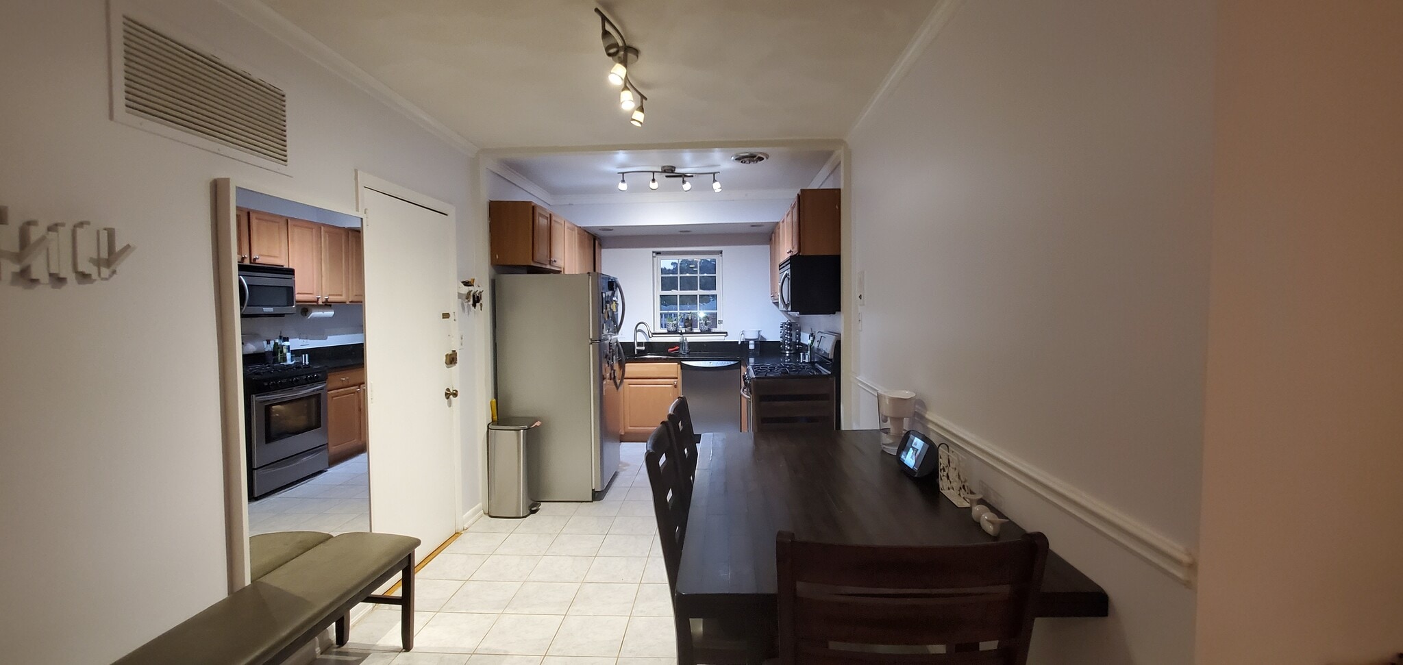 Building Photo - 150 Kenrick St