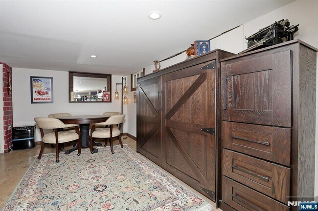 Building Photo - 2 Maysenger Rd