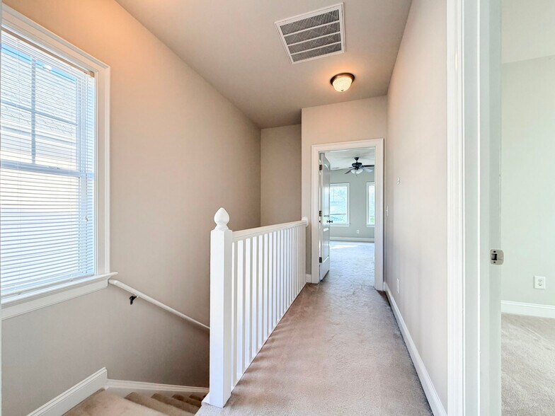 Building Photo - 7754 Acc Blvd
