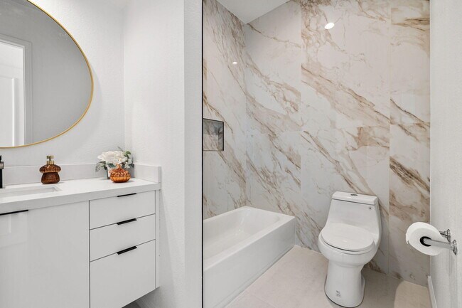 Building Photo - 47215 Heliotrope Dr