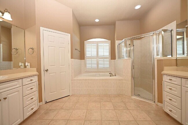 Building Photo - 2618 High Ridge Dr