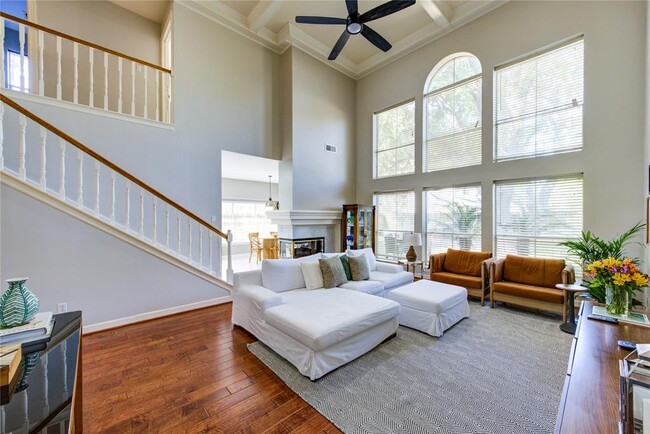 Building Photo - 1526 Forest Home Dr
