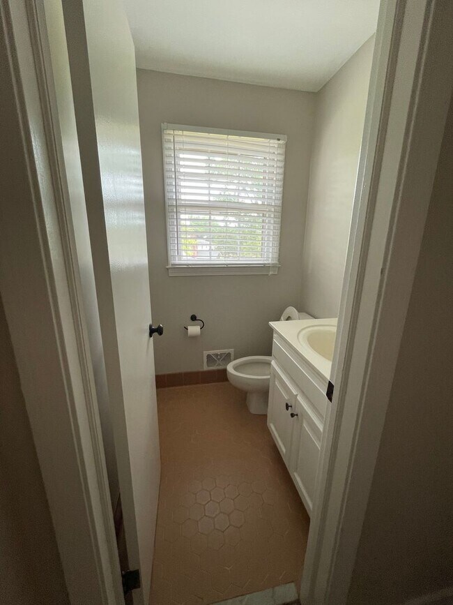 Building Photo - 4 Bedroom 2.5 Ranch Located Near Wade Hampton Boulevard!!