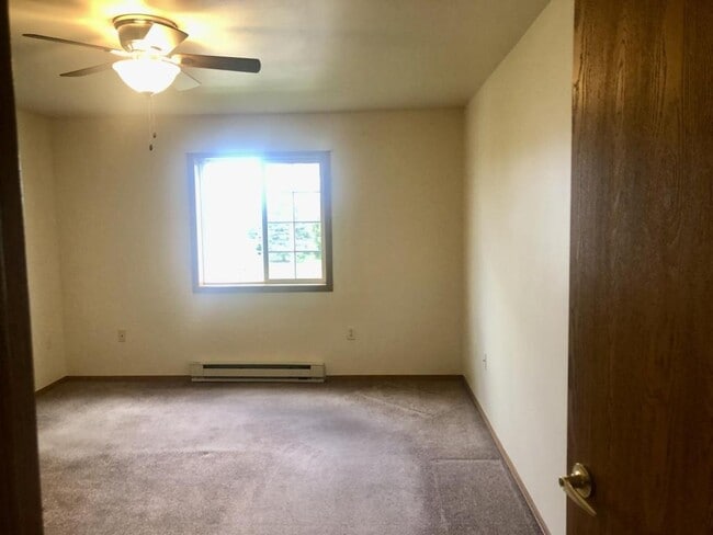 Building Photo - 451 Linden Dr
