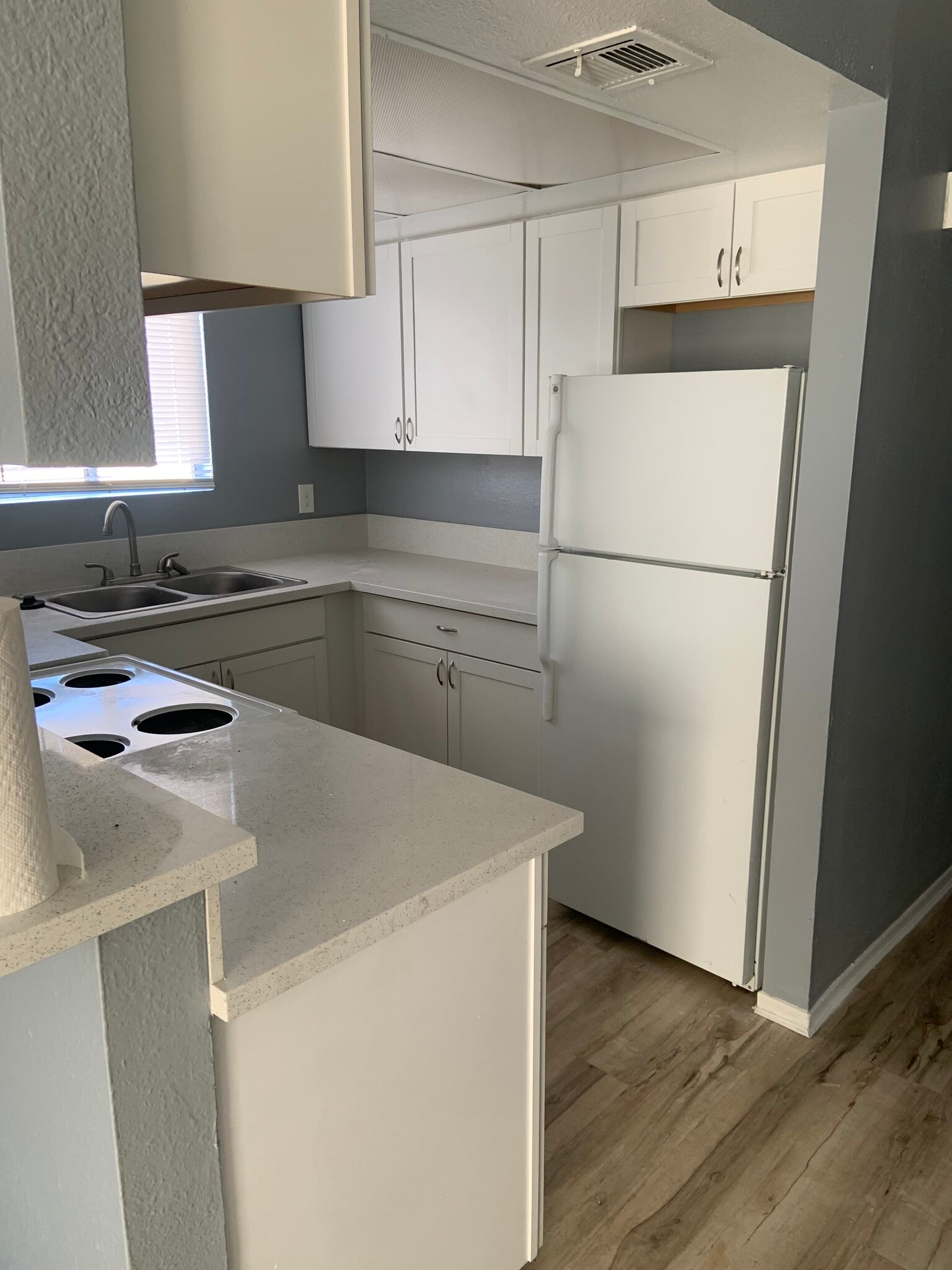 Building Photo - 2124 Exeter Dr