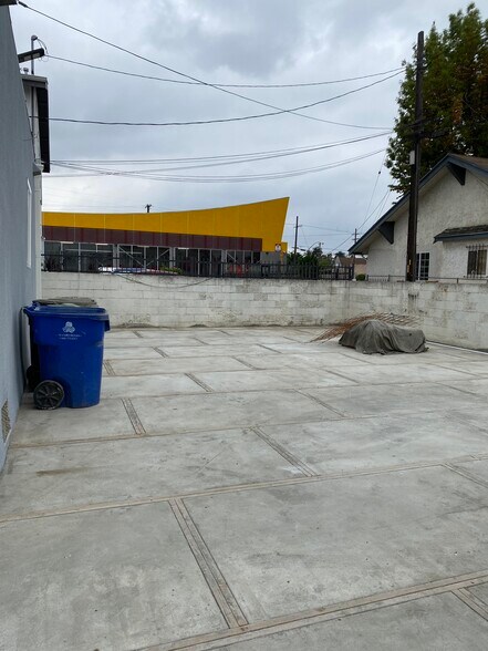 Building Photo - 5719 S Normandie Ave