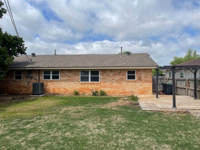 Building Photo - 3 bedroom PLUS floor plan! Newly Remodeled...