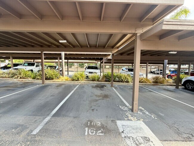 Building Photo - Large Studio in La Jolla / UTC area