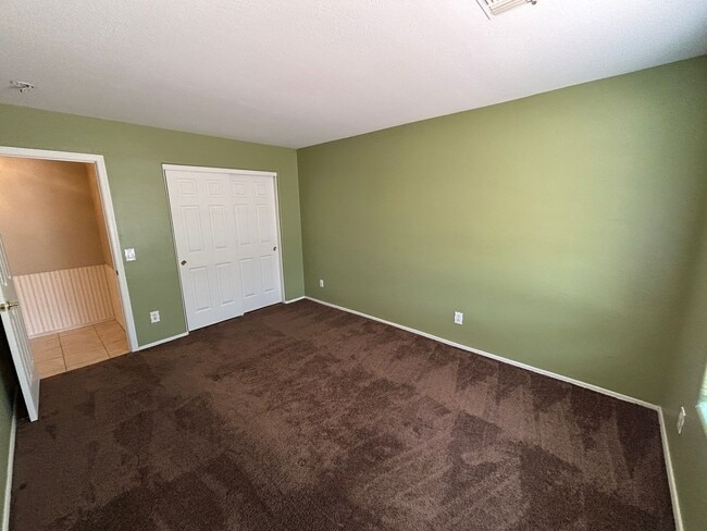 Building Photo - 13444 W Paradise Ln