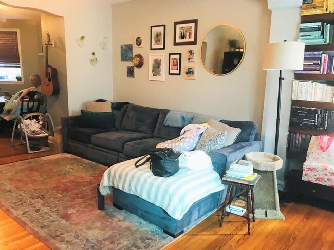 Building Photo - Gorgeous 3-Bed Townhome in Whitman! Available mid-July!