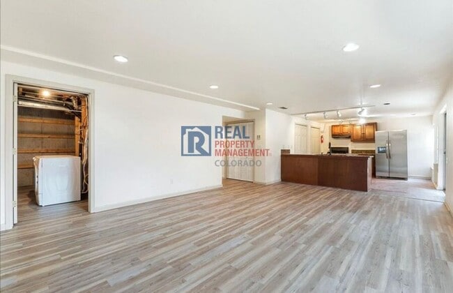 Building Photo - 10010 Irving St