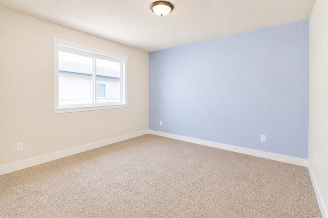 Building Photo - 402 NE 77th Ave