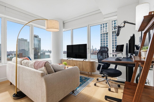 Building Photo - 16 Dupont St