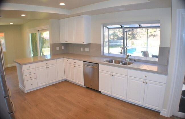 Building Photo - Resort Living in Mission Viejo! Beautiful,...