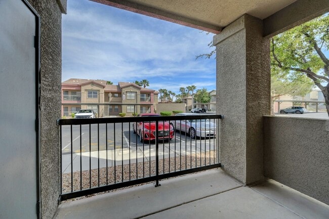 Building Photo - Downstairs 1 Bedroom Unit in Gated Community - S.W.