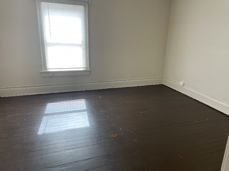 Building Photo - 334 Robbins Ave