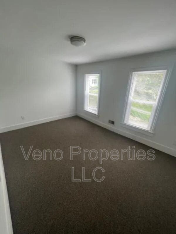 Building Photo - 131 W High St