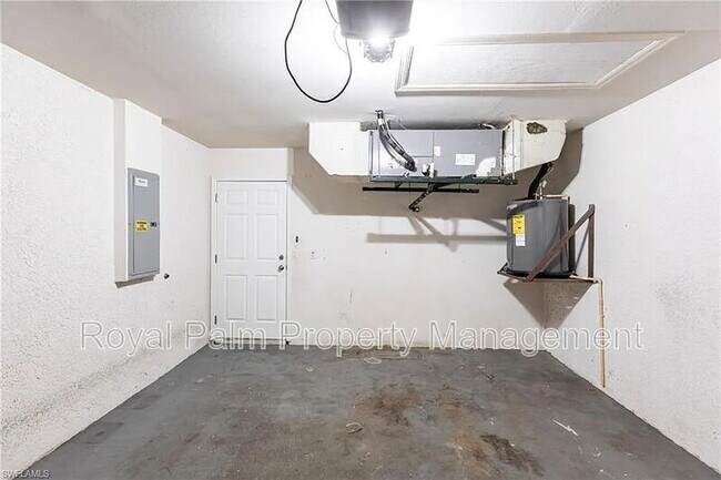 Building Photo - 2130 NE 8th Pl
