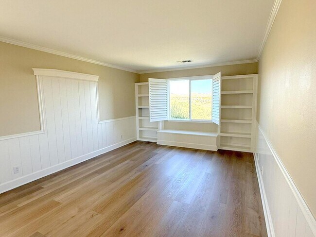 Building Photo - Former Model Home in Desirable Bridges Com...