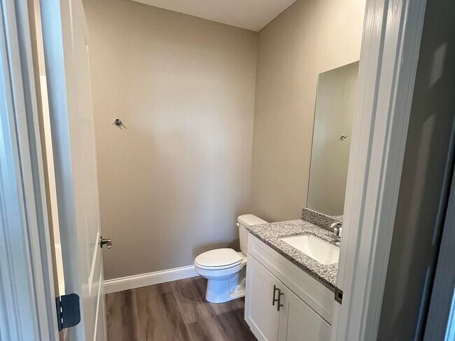 Building Photo - 367 Hillview Mls Blvd