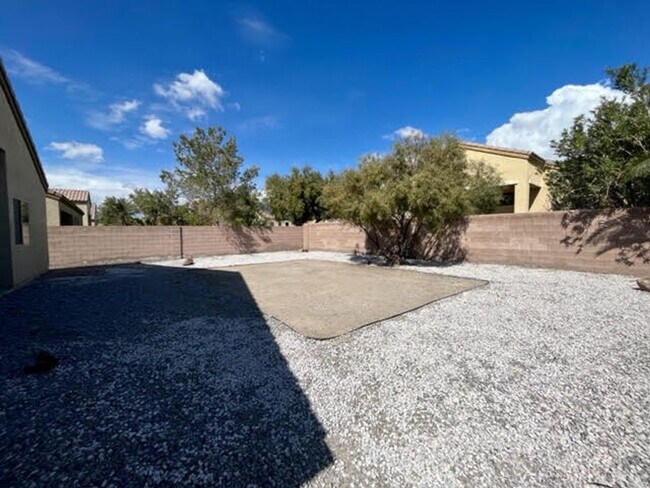 Building Photo - Charming Single Story 3 Bedroom Home