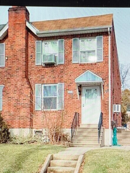 Building Photo - 238 E 11th Ave