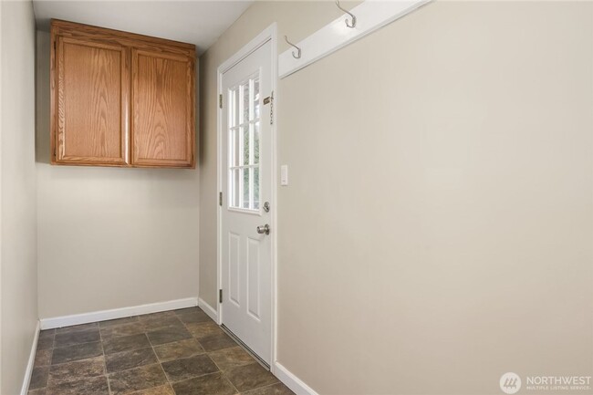 Building Photo - 5Bd/2Ba Shoreline House