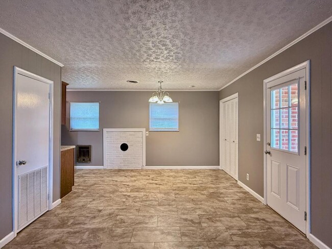 Building Photo - 103 York Dr