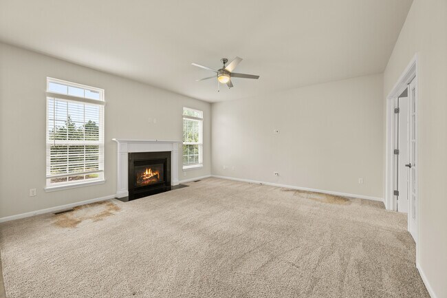 Building Photo - 406 Mary Ann Cir