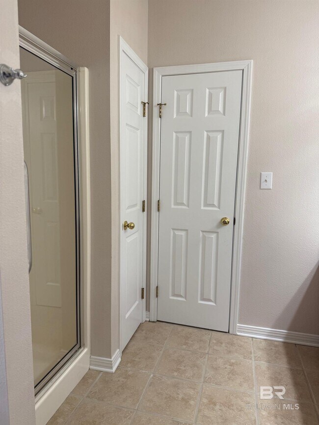 Building Photo - 21550 Palmer Ct