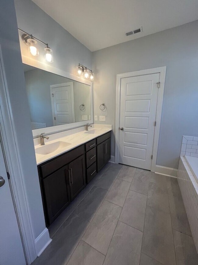 Building Photo - Experience Elegance and Privacy