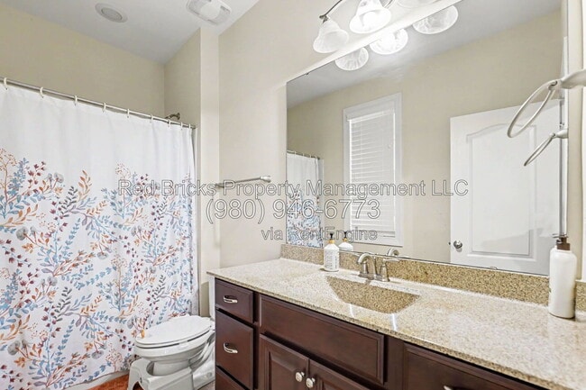 Building Photo - 747 Coralbell Way