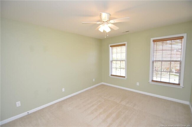 Building Photo - 300 Sutton Glen Dr