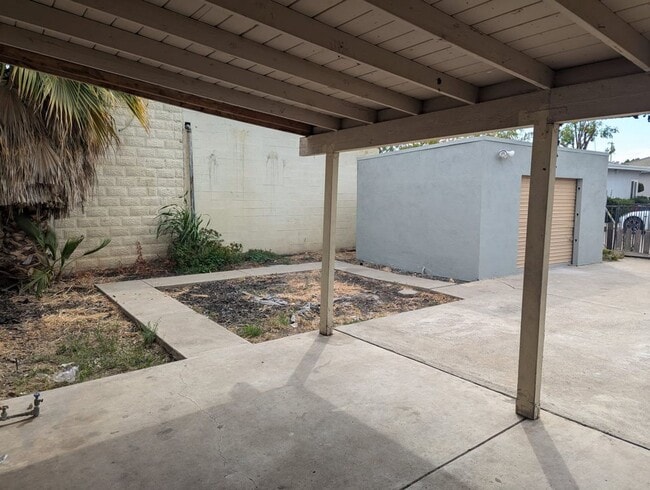 Building Photo - Bright & Inviting Home with Covered Patio, Gated Yard & Alley Access