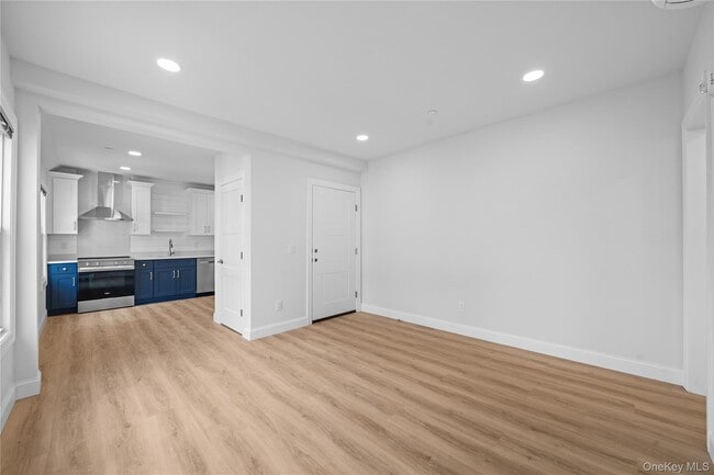 Building Photo - 584 Main St