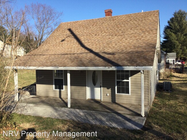 Building Photo - 2 br, 2.5 bath House - 911 Sanford Street