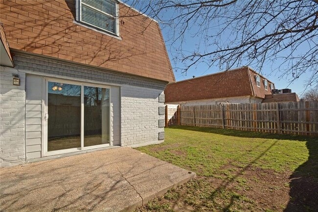 Building Photo - 1825 Wooten Park Dr