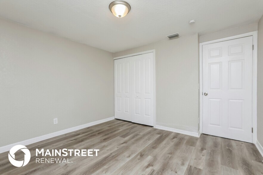 Building Photo - 2428 S Maple Ave